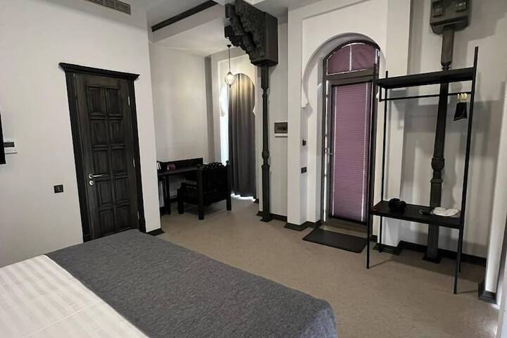 Room 11 of 36