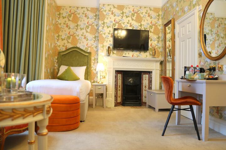 Room 34 of 60