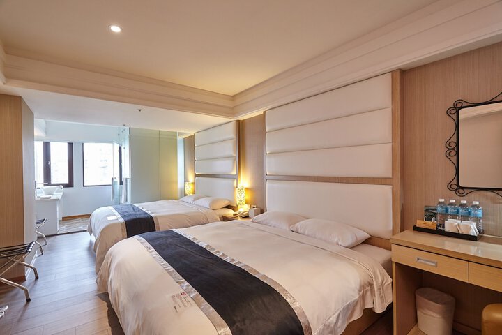 Room 5 of 51
