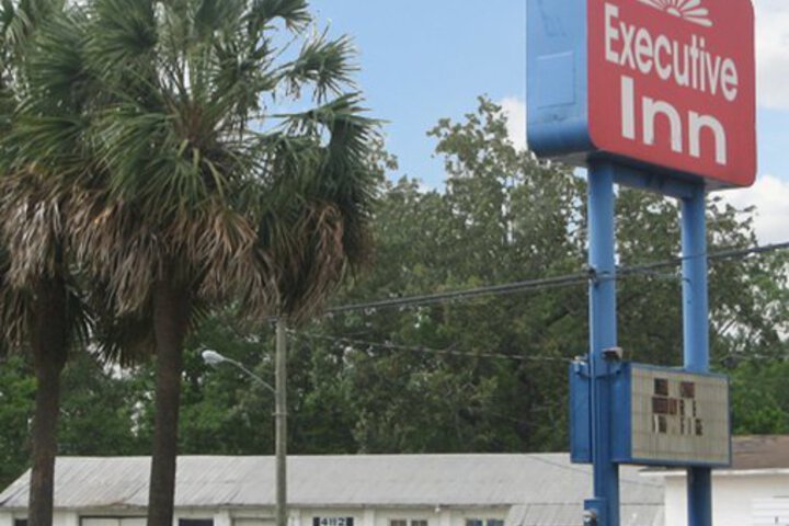 Exterior of EXECUTIVE INN MARIANNA