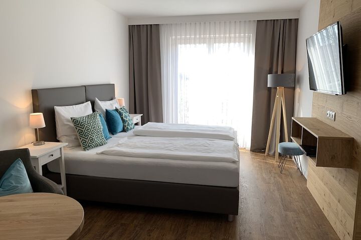 Room 10 of 33