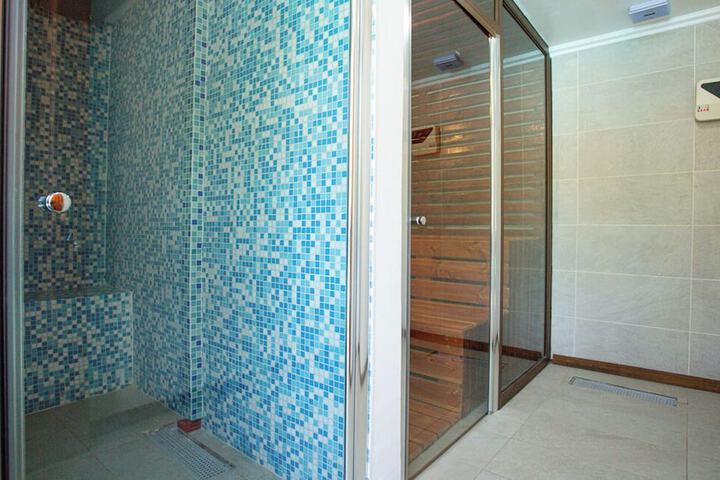 Room 43 of 85