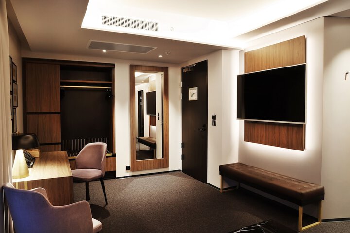 Room 26 of 97