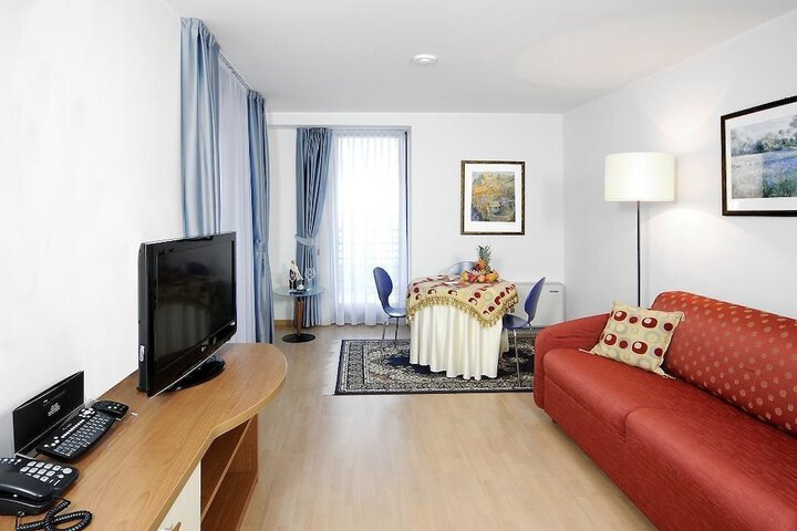 Room 14 of 46