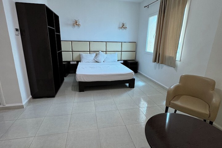 Room 9 of 32