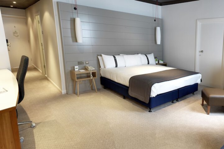 Room 4 of 65