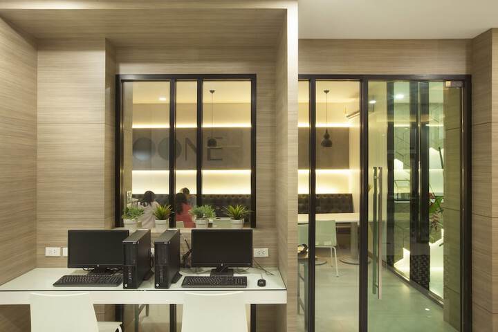 Business Center 35 of 36