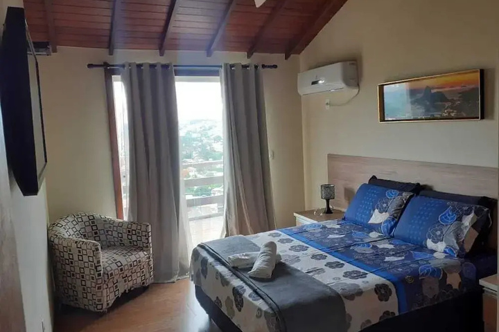 Room 5 of 11