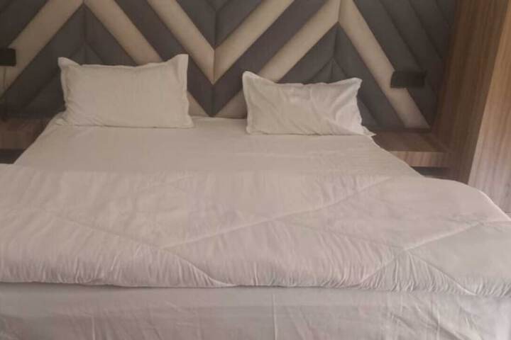 Room 8 of 18