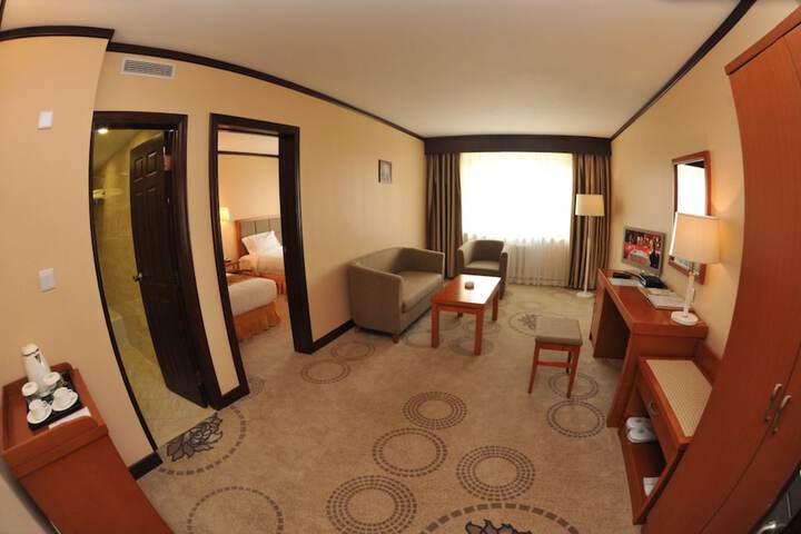 Room 15 of 28