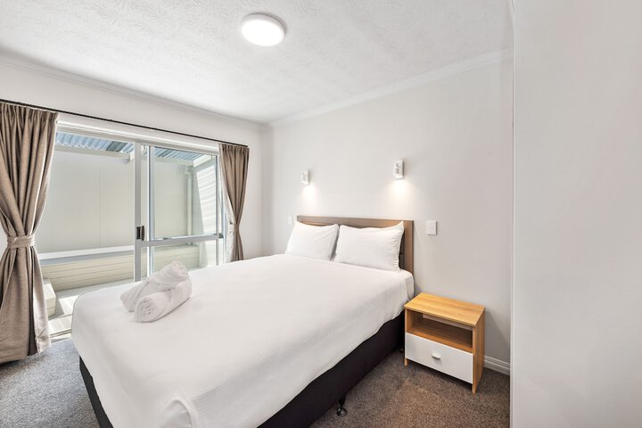 Room 2 of 40