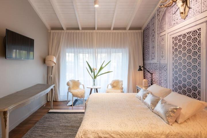 Room 4 of 12