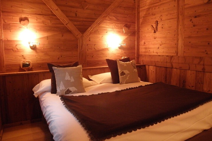 Room 5 of 18