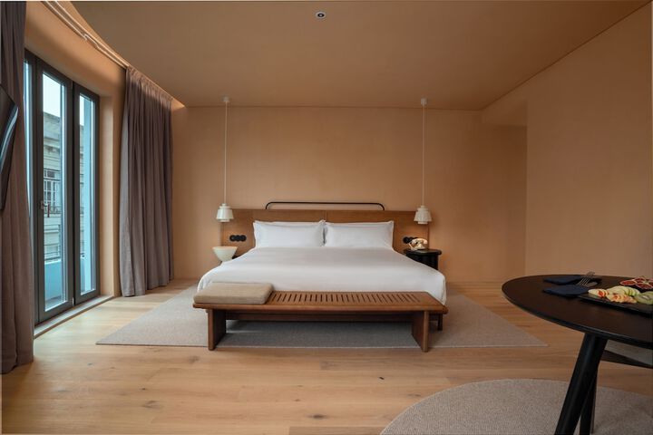 Room 4 of 43