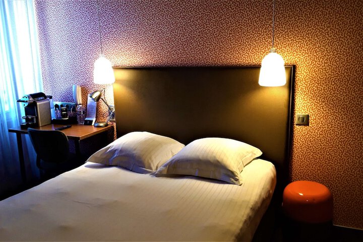Room 33 of 80