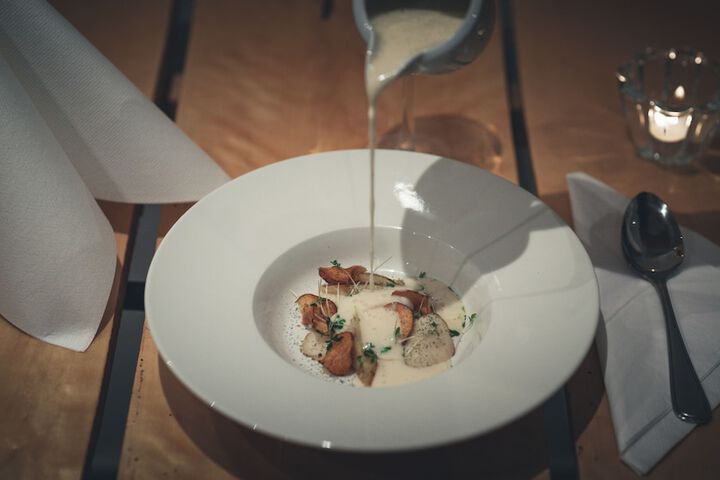 Dining 18 of 28
