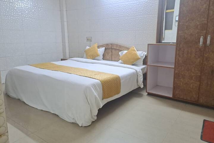 Room 7 of 14
