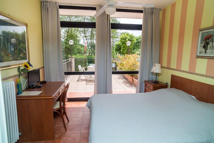 Room 4 of 41