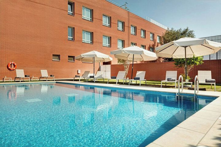 Pools & Facilities