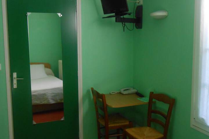 Room 3 of 31