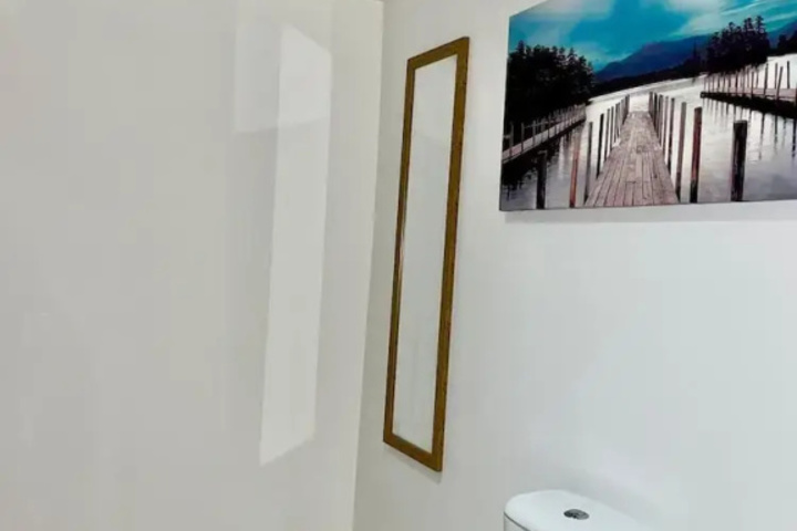 Room 5 of 10