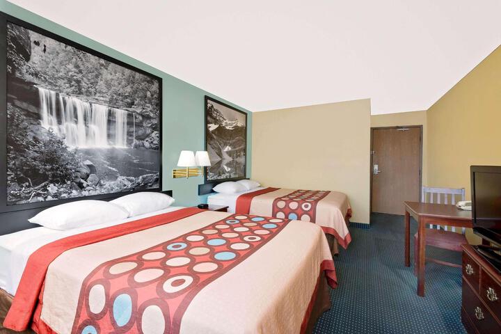 1 Queen Bed (11 of 22)