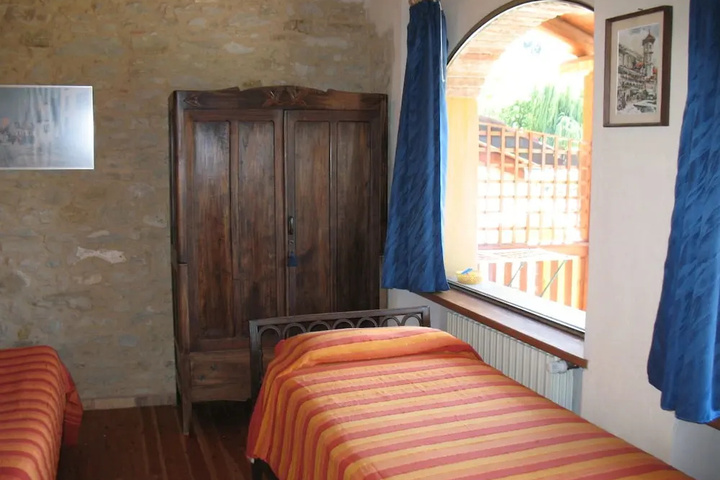 Room 2 of 11