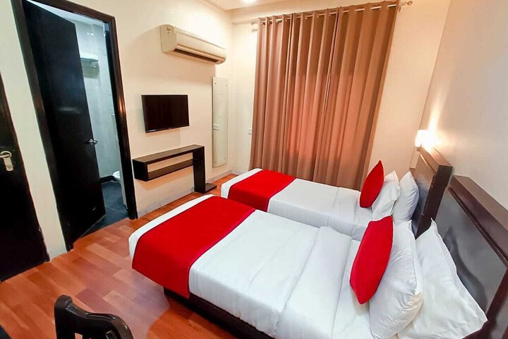 Room 34 of 71
