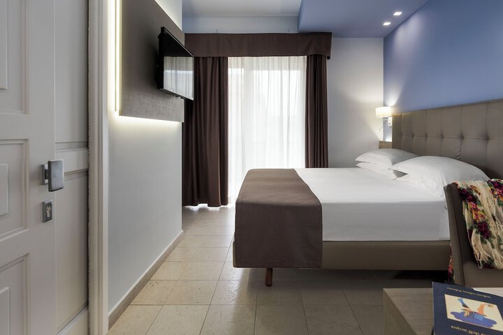 Room 12 of 101