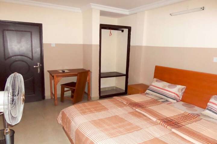 Room 6 of 16