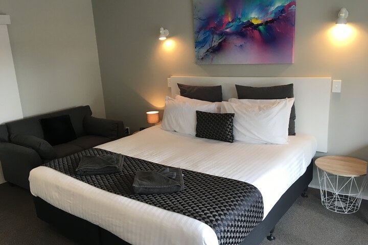 Room 28 of 141