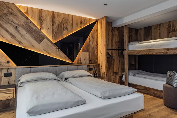 Room 28 of 54