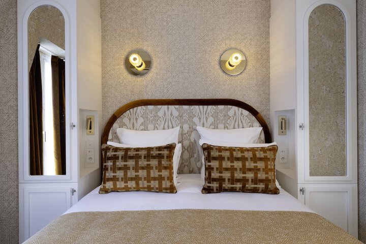 Room 32 of 64