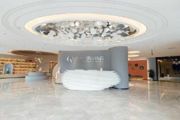 Qiyue Manshan Hotel (Dujiangyan Sunchuang Wen Hotel)