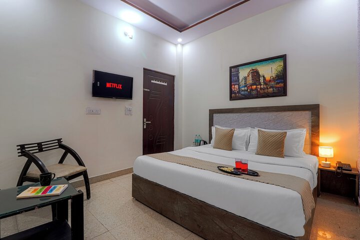 Room 17 of 34