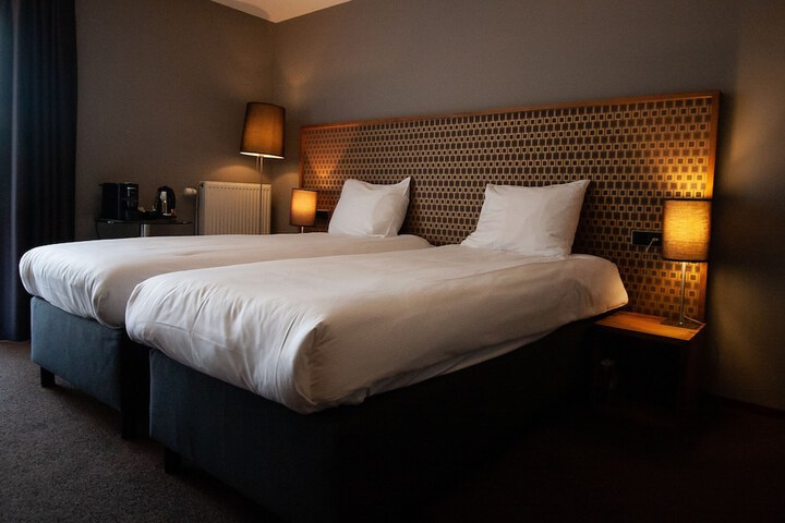 Room 12 of 38