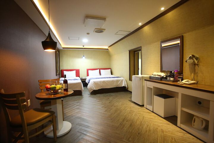 Room 16 of 24