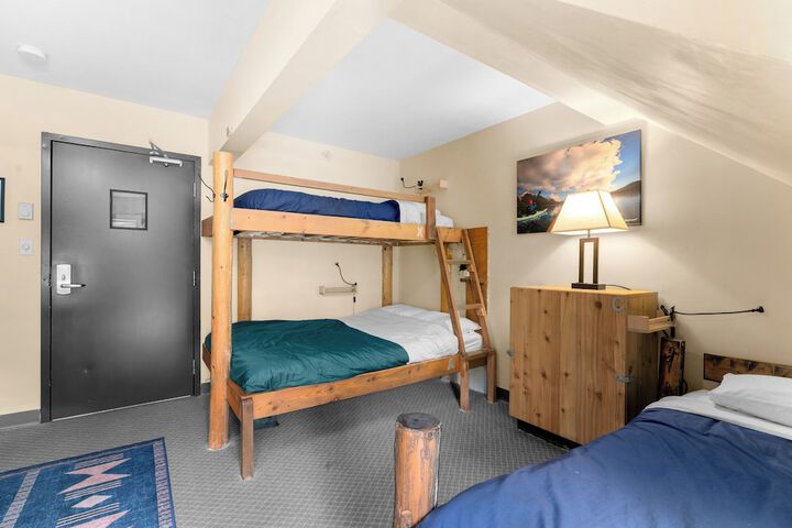 Room 21 of 83