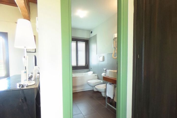 Room 27 of 55