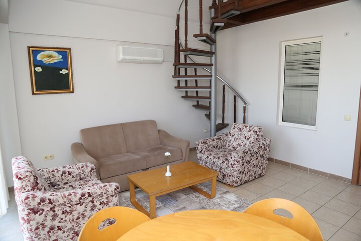 Room 15 of 48