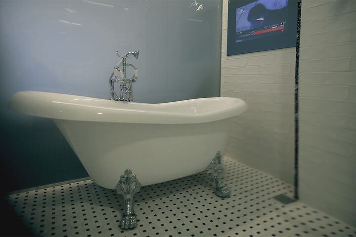 Deep soaking bathtub