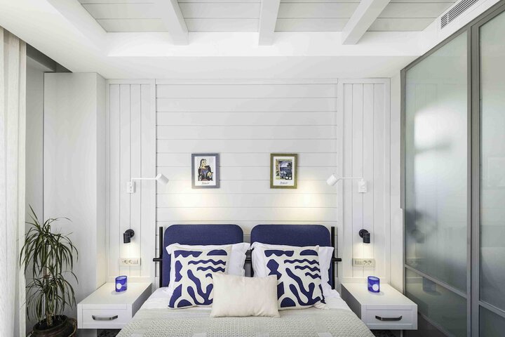 Room 15 of 53