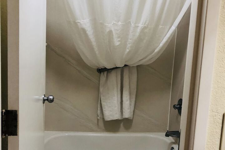Room 32 of 41