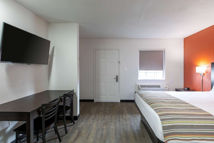 1 Queen Bed (19 of 34)