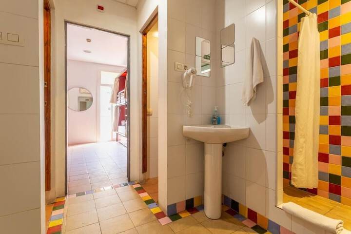 Room 105 of 147