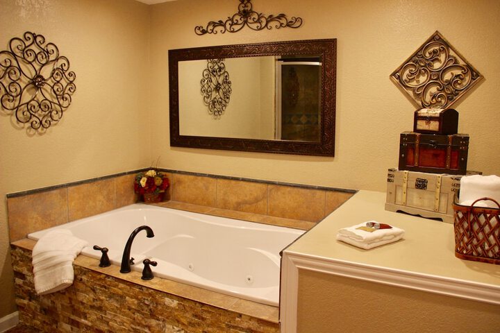 Hot Tub 23 of 41