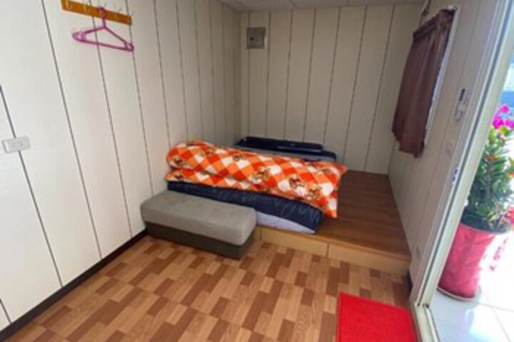 Room 21 of 30