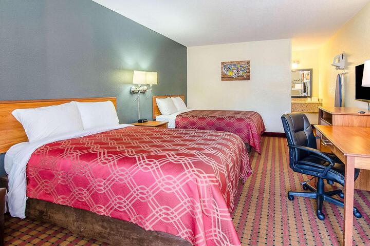 2 Double Beds (8 of 11)