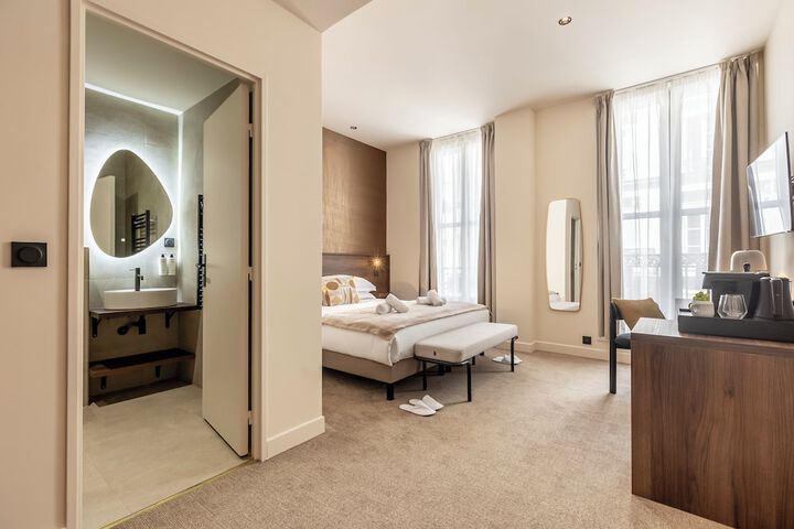 Room 28 of 65