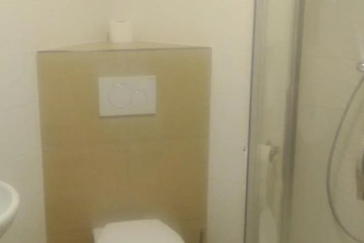 Room 9 of 19